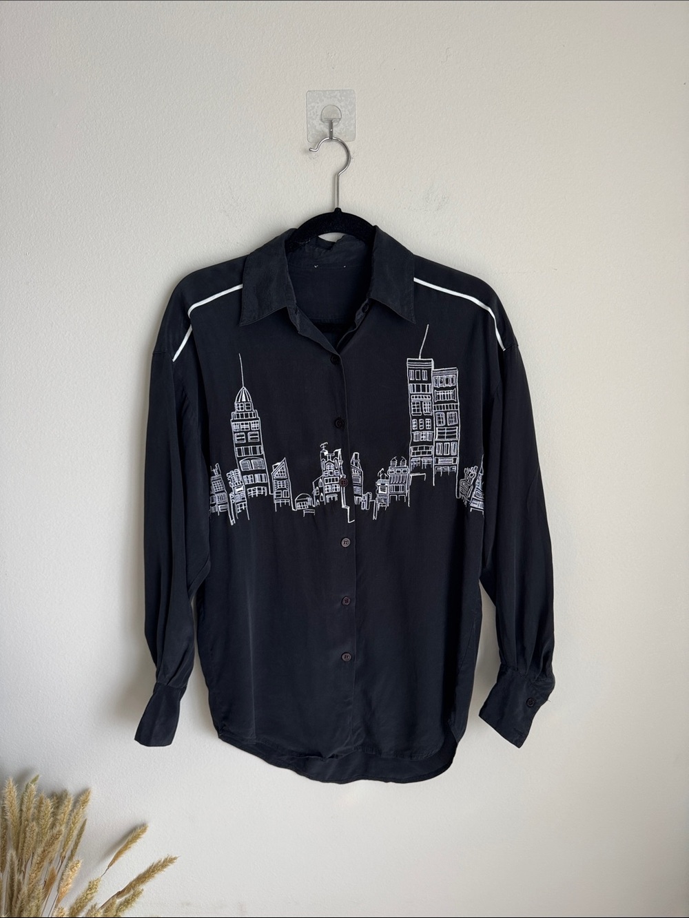 Vintage Black Silk Embroidered Cityscape Button Down Blouse Size 4 Oversized - Picture 3 of 12